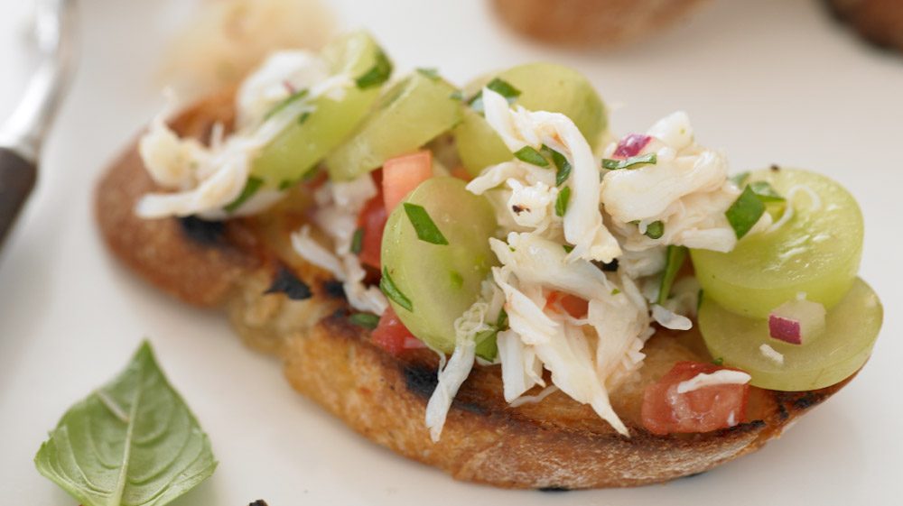 grilled-bruschetta-with-crab-and-grape-salsa