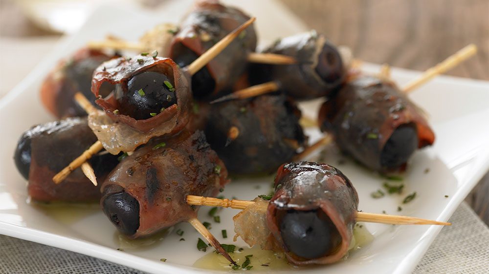 prosciutto-wrapped-grilled-grapes