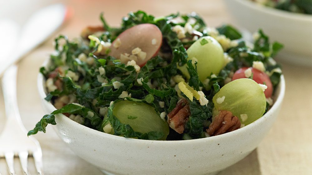 bulgur-salad-with-grapes-and-kale