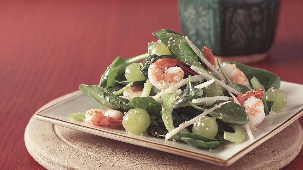 crunchy-spinach-salad-with-shrimp-and-grapes